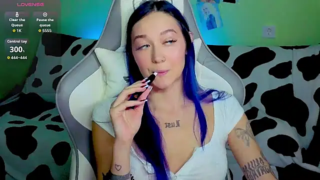 Snapshot of Im_suka chatting on October 13, 2:44 am Im suka online show from October 13, 2:44 am