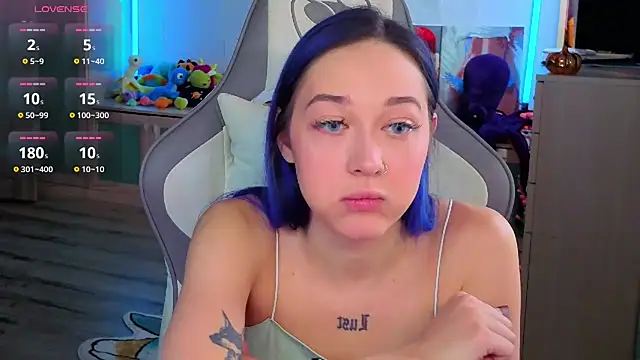 Snapshot of Im_suka chatting on November 14, 4:33 am Im suka online show from November 14, 4:33 am