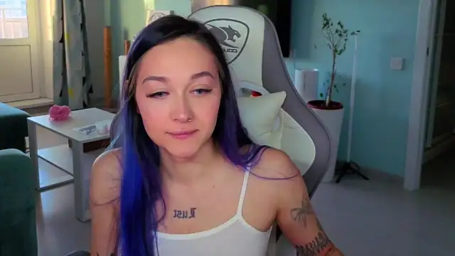 Snapshot of Im_suka chatting on February 16, 2:29 am Im suka online show from February 16, 2:29 am