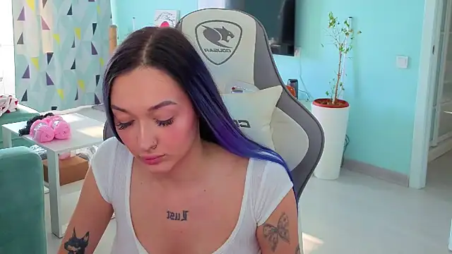 Snapshot of Im_suka chatting on February 20, 6:26 am Im suka online show from February 20, 6:26 am