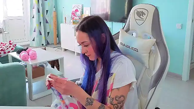 Snapshot of Im_suka chatting on February 21, 4:13 am Im suka online show from February 21, 4:13 am