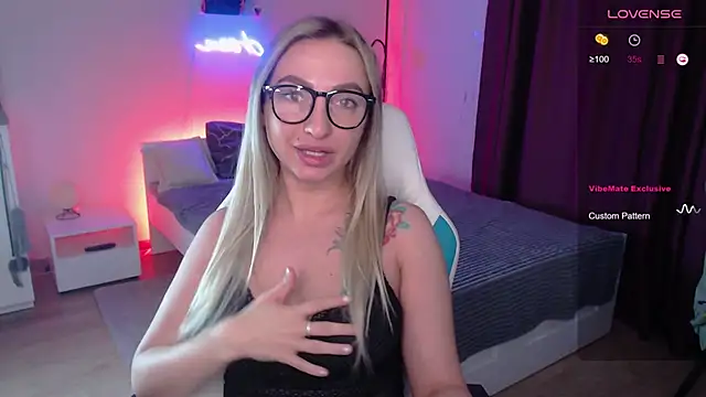 Bunny Butt  online show from January 15, 10:20 am