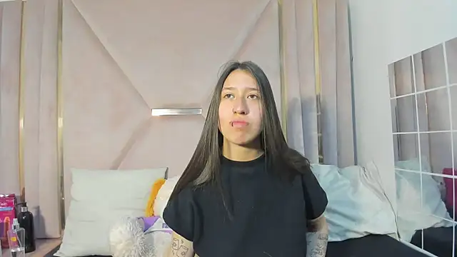 Snapshot of venusmorgan chatting on October 15, 3:01 pm venusmorgan online show from October 15, 3:01 pm