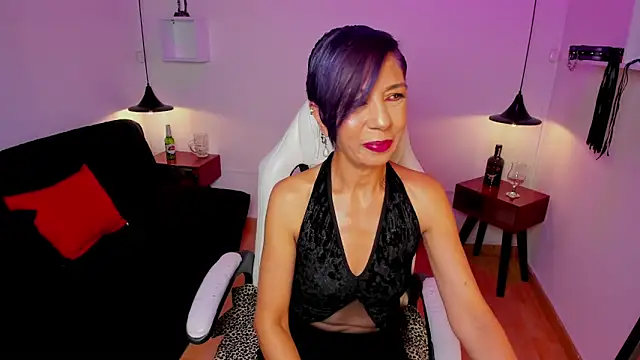 Snapshot of Trinityy__ chatting on May 21, 7:21 pm Trinityy online show from May 21, 7:21 pm