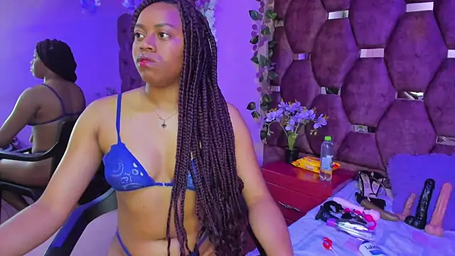 Thiana Taylor online show from November 21, 7:56 pm