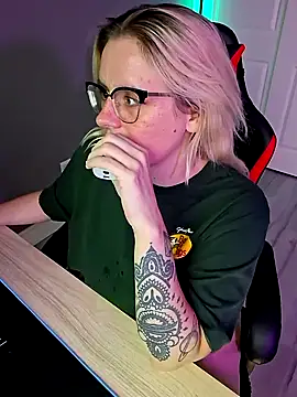 Snapshot of Charlies_world chatting on September 18, 8:22 pm Charlies world online show from September 18, 8:22 pm