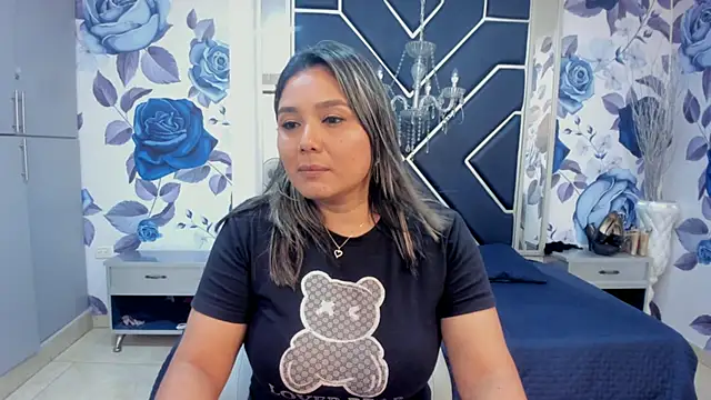 LatinaHoleQueen online show from October 25, 2:56 pm