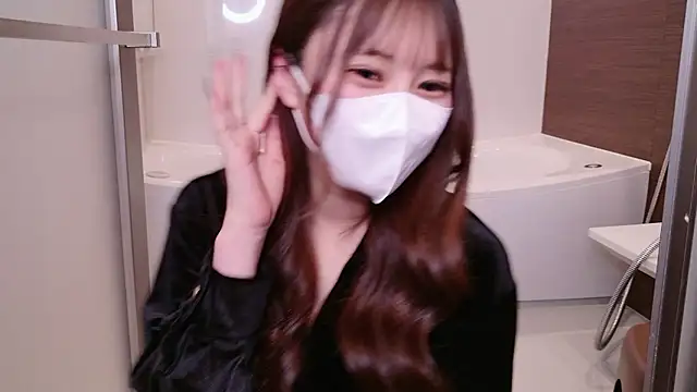 MOEMOE-Q online show from February 17, 7:20 pm