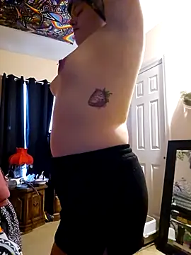 Snapshot of nuttiebuddy1 chatting on December 5, 8:05 pm nuttiebuddy1 online show from December 5, 8:05 pm