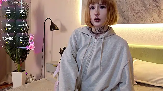 Snapshot of MilkMeSoftly chatting on January 18, 8:51 am MilkMeSoftly online show from January 18, 8:51 am