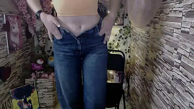 Amanda Bright  online show from October 8, 7:17 am