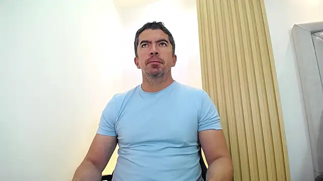 Snapshot of JuanKFit_45 chatting on April 24, 1:02 pm JuanKFit 45 online show from April 24, 1:02 pm