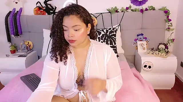 Alanaa Gomez online show from October 12, 3:00 pm