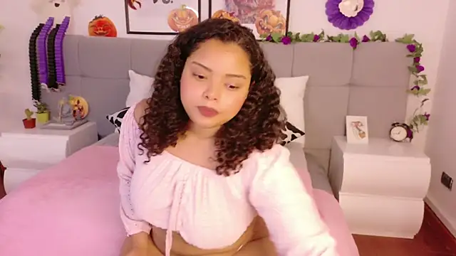 Alanaa Gomez online show from October 21, 9:04 pm