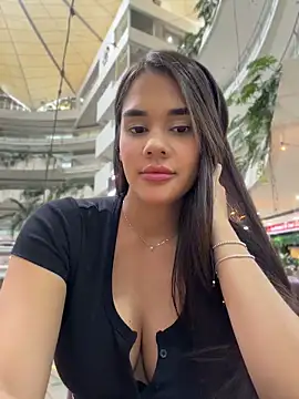 BellaLeclair online show from June 5, 8:58 pm