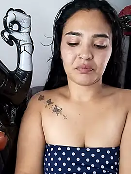 Snapshot of meli__brown chatting on October 27, 12:15 am meli brown online show from October 27, 12:15 am