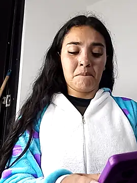 Snapshot of meli__brown chatting on November 1, 3:19 am meli brown online show from November 1, 3:19 am