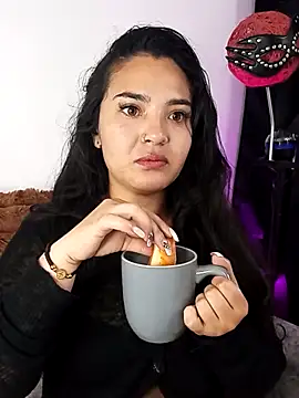 Snapshot of meli__brown chatting on November 6, 8:15 am meli brown online show from November 6, 8:15 am