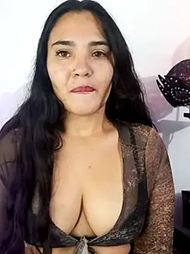 Snapshot of meli__brown chatting on November 15, 8:11 am meli brown online show from November 15, 8:11 am