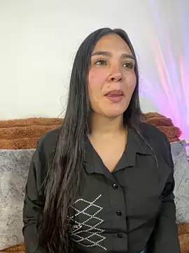 Snapshot of meli__brown chatting on November 19, 4:23 am meli brown online show from November 19, 4:23 am