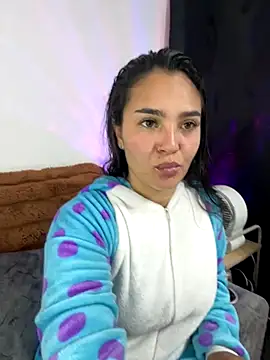 Snapshot of meli__brown chatting on November 20, 3:50 am meli brown online show from November 20, 3:50 am