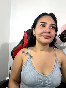 Snapshot of meli__brown chatting on November 21, 3:49 am meli brown online show from November 21, 3:49 am