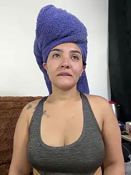 Snapshot of meli__brown chatting on November 26, 2:45 am meli brown online show from November 26, 2:45 am