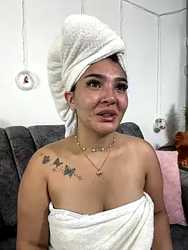 Snapshot of meli__brown chatting on December 14, 10:25 pm meli brown online show from December 14, 10:25 pm