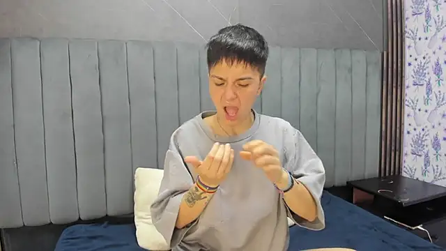  Hannah Hot online show from December 19, 2:29 am