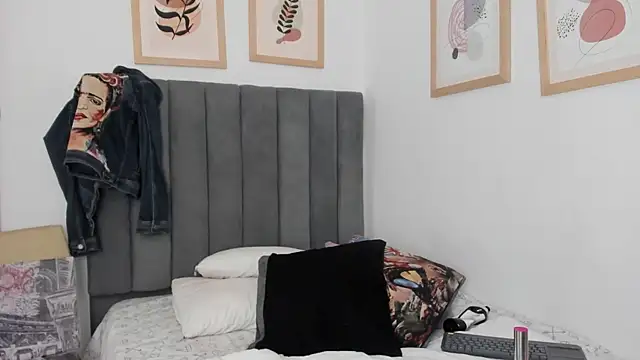 Snapshot of Alice_Dickinssonn chatting on January 7, 8:55 pm Alice Dickinssonn online show from January 7, 8:55 pm