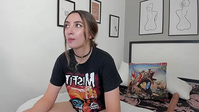 Snapshot of Alice_Dickinssonn chatting on March 2, 8:59 pm Alice Dickinssonn online show from March 2, 8:59 pm