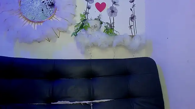 IsauraMontiel online show from December 19, 5:09 pm