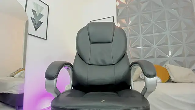 Ricky Owens1 online show from November 19, 6:30 pm