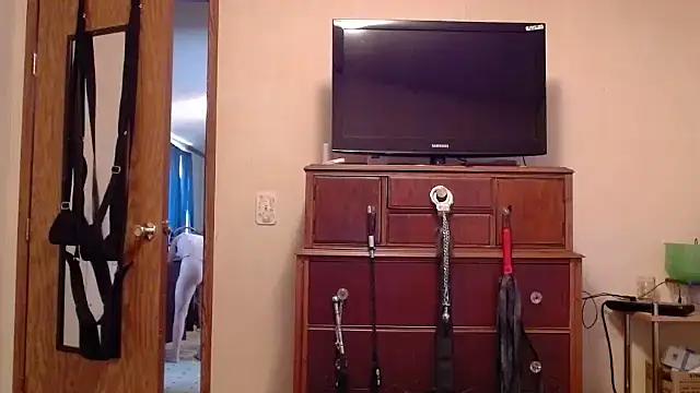 Snapshot of spicyphoenix chatting on September 24, 6:11 pm spicyphoenix online show from September 24, 6:11 pm