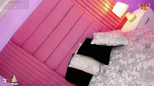 Valeria Rouss online show from December 21, 9:00 pm