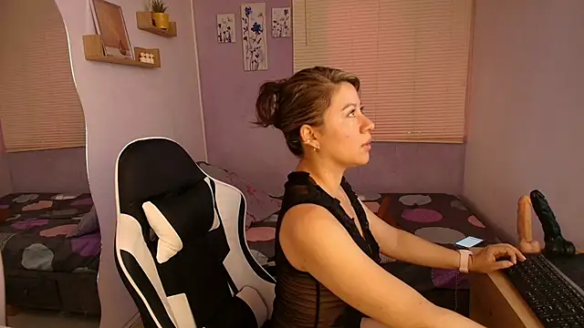 luna desiree online show from March 11, 8:26 pm