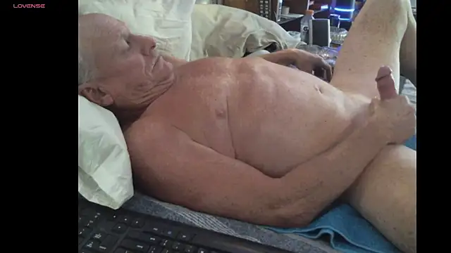 Snapshot of Pussyeat2please chatting on September 29, 2:44 pm Pussyeat2please online show from September 29, 2:44 pm