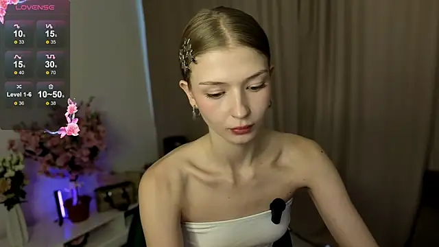 holylisssa online show from November 5, 10:26 am