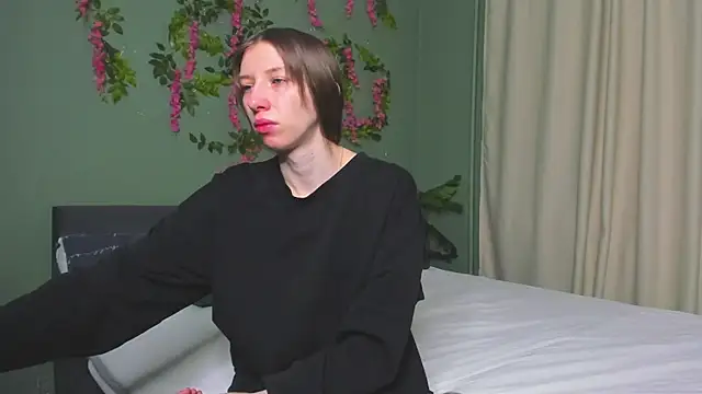 Lisbeth  Salander online show from December 22, 2:19 am