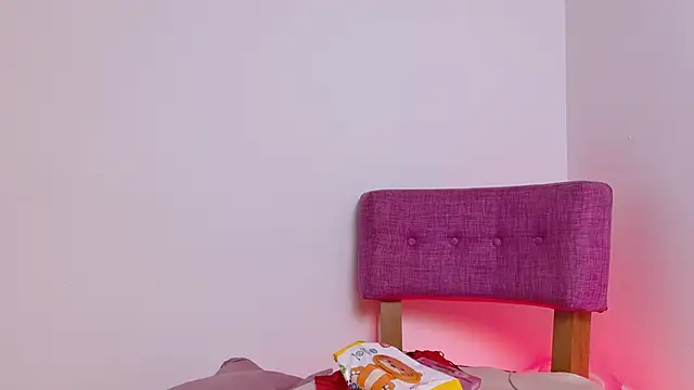 Snapshot of KITY_HILL chatting on November 3, 4:25 am KITY HILL online show from November 3, 4:25 am