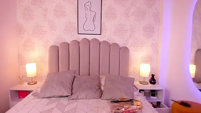 ShaynaHosk online show from September 16, 7:37 pm