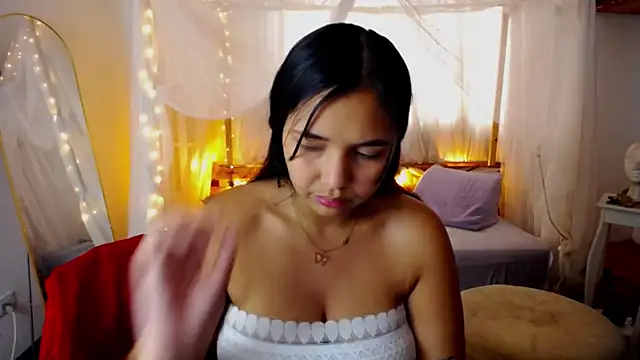 loreaniss online show from November 29, 8:12 pm