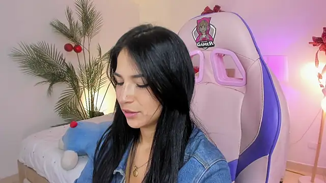 Hadid Jimenez  online show from December 18, 4:46 pm