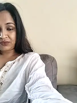 Snapshot of cute_indianxo chatting on January 17, 9:03 am cute indianxo online show from January 17, 9:03 am