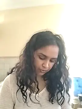 Snapshot of cute_indianxo chatting on February 10, 7:23 am cute indianxo online show from February 10, 7:23 am