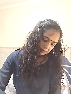 Snapshot of cute_indianxo chatting on February 12, 6:25 pm cute indianxo online show from February 12, 6:25 pm