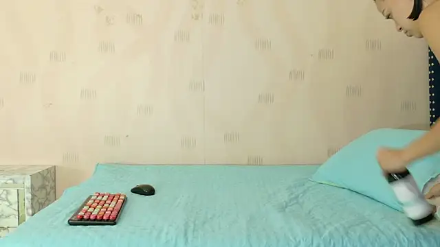 cutepetitee online show from October 28, 6:54 pm