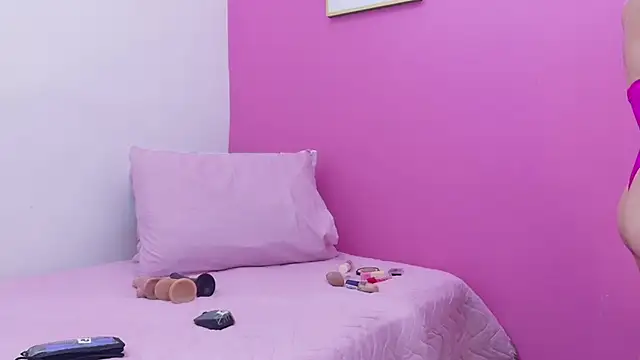 cutepetitee online show from November 3, 7:37 pm