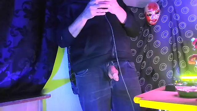 Snapshot of DjDiCKmannOnE chatting on February 1, 5:28 am DjDiCKmannOnE online show from February 1, 5:28 am