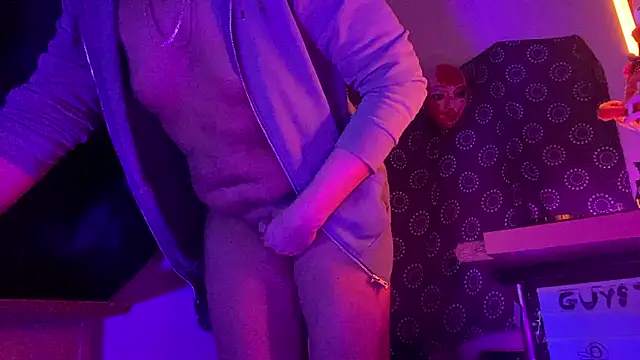 Snapshot of DjDiCKmannOnE chatting on February 3, 2:53 am DjDiCKmannOnE online show from February 3, 2:53 am